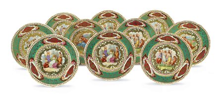 Dieci piatti in porcellana stile Vienna, primi anni del '900 d. 21,5 cm....