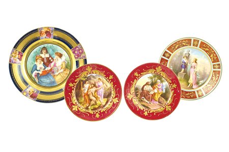Quattro piatti in porcellana stile Vienna, fine XIX Sec. d. 16 - 20 cm....