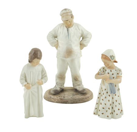 Tre figure in porcellana Bing & Grondahl XX Sec. h. 28 - 19 cm. dipinte in...