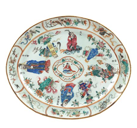 Piatto ovale in ceramica Cina, XIX Sec. 33x39 cm. dipinto in policromia e...