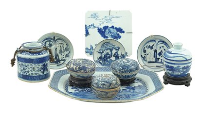 Gruppo di dieci oggetti in porcellana Cina, XIX- XX Sec. dipinti nella...