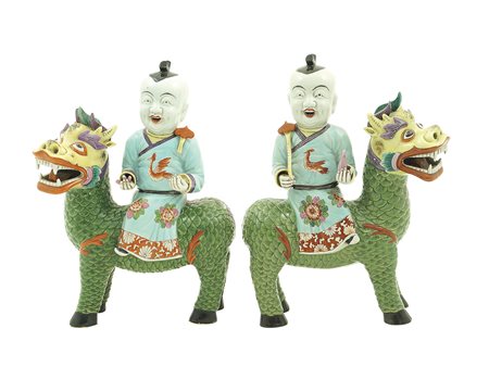 Coppia di sculture in ceramica Cina, XX Sec. h. 25 cm. dipinte in policromia...