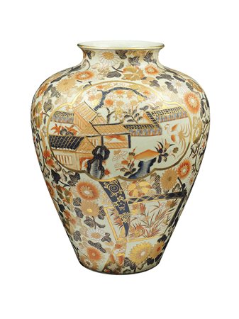 Vaso in porcellana policroma Giappone, XX Sec. h. 38 cm. decorato a motivi...