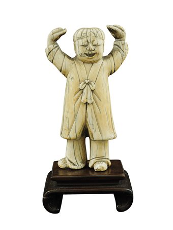 Scultura in avorio manifattura orientale del XIX Sec. peso 285 gr. scolpita a...