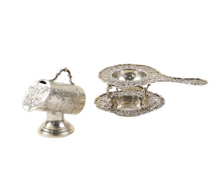 Due oggetti in argento fine XIX Sec. peso 246 gr. fogge, manifatture e misure...