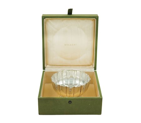 Bowl in argento Birmingham, 1914 peso 185 gr. corpo baccellato e decorato a...