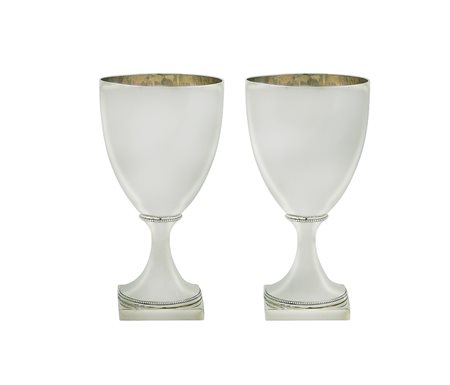 Coppia di bicchieri a calice in argento Londra, Giorgio III 1784 peso 450 gr....