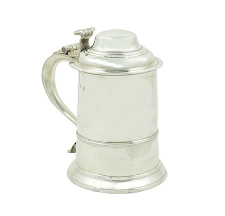 Tankard in argento Londra, Giorgio II 1757 h. 17 cm. corpo cilindrico con...
