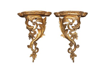 Coppia di mensole in legno dorato Italia, fine del XIX Sec. 40x26x15 cm....