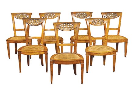 Sette sedie in noce Italia, fine XVIII Sec. 84x50x41 cm. schienale traforato...