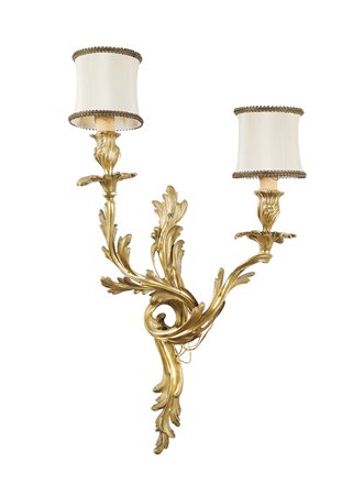 Applique in bronzo dorato e cesellato Francia, XX Sec. 63x34 cm. complete di...