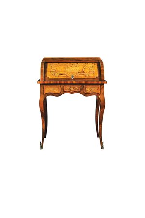 Mobile scrittoio in noce Francia, fine del XIX Sec. 99x73x48 cm. filettato e...