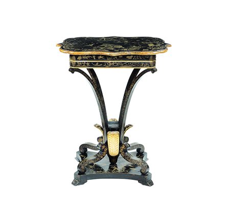 Tavolino da lavoro in legno laccato Inghilterra, XIX Sec. 80x65x50 cm....