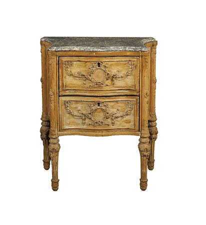 Piccola commode in pioppo di linea mossa Italia, XVIII Sec. 78x64x32 cm....