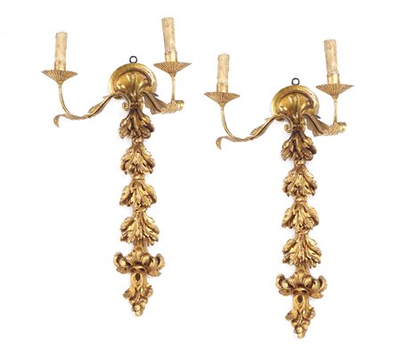 Coppia di appliques a due luci XIX Sec. 90x48 cm. in legno dorato ed...