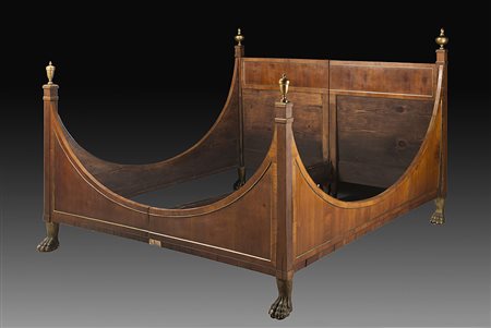 Letto Impero a due piazze decorato con profili in ottone. Montanti squadrati...