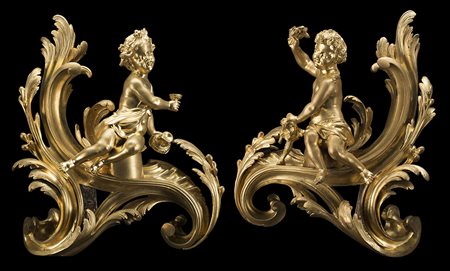 Coppia di alari in bronzo dorato sormontati da figure allegoriche...