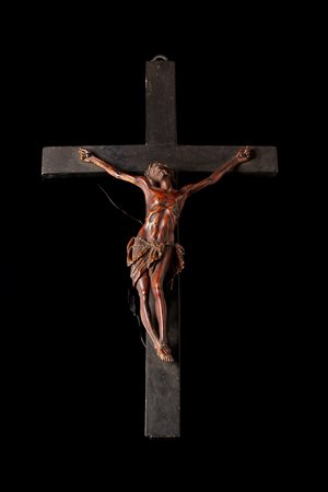 Arte del sec. XVIII "Cristo crocifisso" scultura in legno laccato (h. cm 25)...