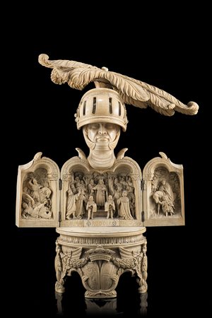 Arte del sec. XIX, scultura in avorio raffigurante un cavaliere con elmo...