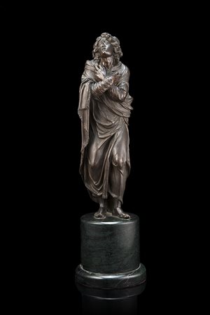 Scultore veneto del sec. XVII "Figura maschile ammantata" gruppo in bronzo...