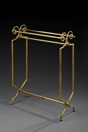 Porta salviette in ottone con montanti a girali. Inizio sec. XX Brass towel...