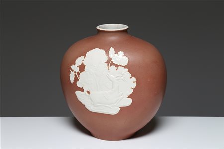 GARIBOLDI GIOVANNI (1908 - 1971) Vaso in terraglia smaltata con decoro a...