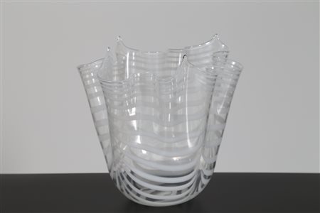 CENEDESE GINO Vaso fazzoletto con inclusioni bianche, Murano anni 70. -. Cm...