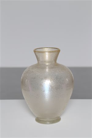 VETRERIE SEGUSO Vaso in vetro corroso, Murano anni 50. 1950. . Cm 20,00 x 30,00.