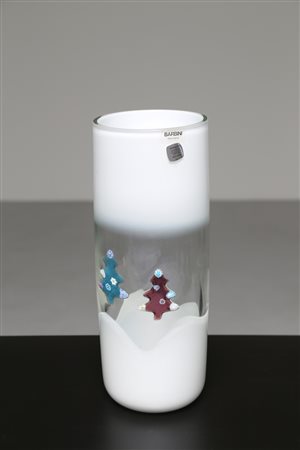 BARBINI ALFREDO (1912 - 2007) Vaso in vetro lattimo con inclusioni e...