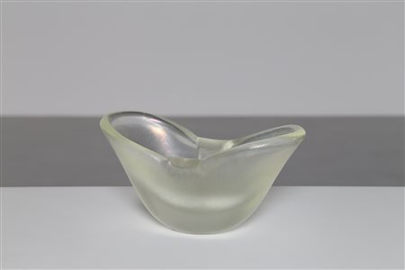 POLI FLAVIO (1900 - 1984) Vaso a cesto in vetro massello acidato, per...