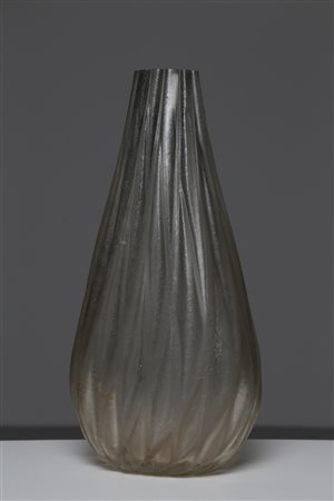 VETRERIE SEGUSO Vaso in vetro acidato, Murano anni 50. . Cm 22,00 x 45,00 x...