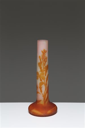 GALLE' EMILE (1846 - 1904) Vaso in vetro incolore con inclusioni gialle...