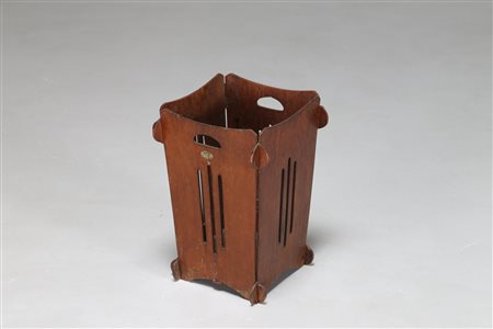 SAFIS Cestino portaombrelli, 1960. Legno. Cm 31,00 x 41,00 x 31,00.