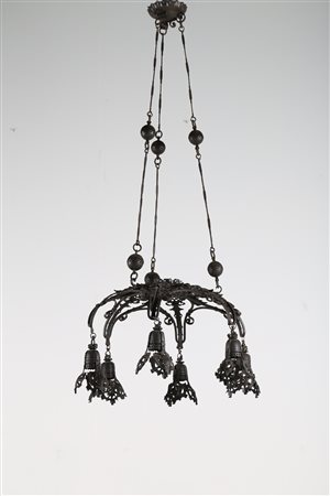 MAZZUCOTELLI ALESSANDRO (1865 - 1938) Lampadario a sei luci in ferro battuto...