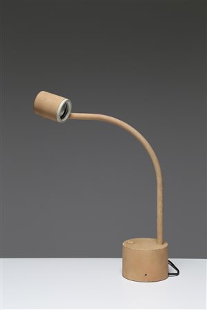 SOTTSASS ETTORE (1917 - 2007) Lampada da tavolo in metallo verniciato, mod....