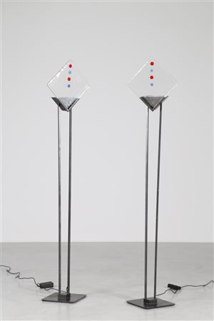 MANIFATTURA ITALIANA Coppia di lampade da terra in metallo e vetro, anni 70....