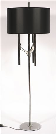 SCIOLARI GAETANO Lampada da terra in metallo cromato, anni 70. . Cm 55,00 x...