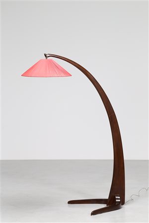 MANIFATTURA ITALIANA Lampada da terra in legno curvato, anni 70. -. Cm 112,00...