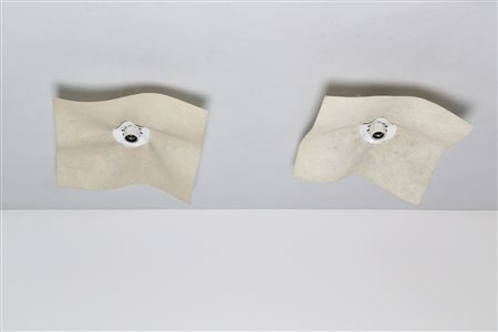 BELLINI MARIO (n. 1935) Coppia di lampade da parete o soffitto in ceramica...