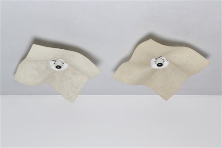 BELLINI MARIO (n. 1935) Coppia di lampade da parete o soffitto in ceramica...