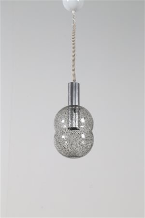 SCARPA TOBIA (n. 1935) Lampada a sospensione in metallo cromato e vetro...