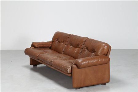 SCARPA TOBIA (n. 1935) Divano in legno con rivestimento in pelle, mod....