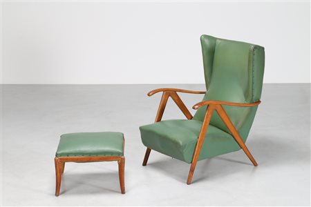 MANIFATTURA ITALIANA Poltrona e pouf in cigliegio e skai verde, anni 50. -....