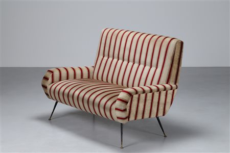 MANIFATTURA ITALIANA Divanetto due posti con gambe ottone laccato e velluto a...