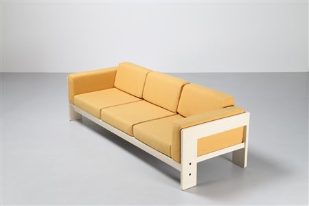 SCARPA TOBIA (n. 1935) Divano Bastiano. Legno e tessuto. Cm 77,00 x 212,00 x...