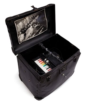 JONES JOE (1934-1993) Music Box N. 2 1975 valigetta metallica con pianoforte...