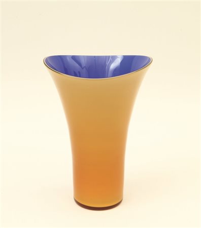 AVEM Un vaso in vetro incamiciato, anni "60. Marca incisa "avem". Altezza cm...