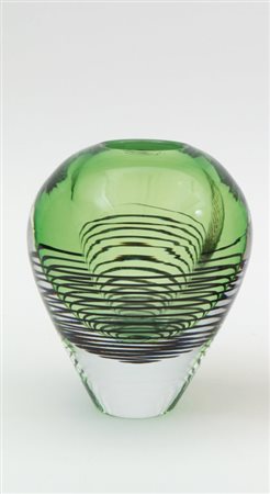 UN VASO IN VETRO SOMMERSO con filamento di vetro nero a spirale. Altezza cm 18,5