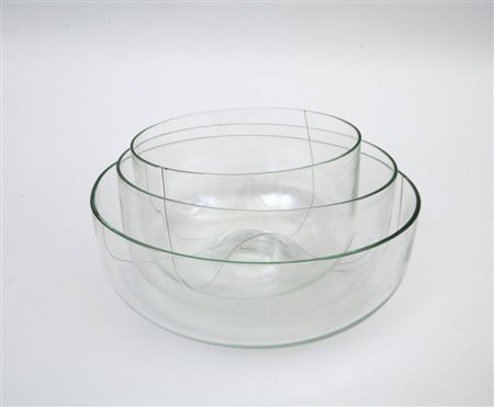 MURANO, anni "60 o"70Una serie di tre coppe in cristallo. Misure: cm 9,5 (h)...