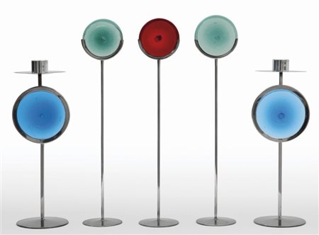 UN CENTRO DA TAVOLA, anni "70, composto da due candelieri e tre elementi...